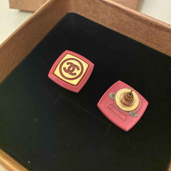 unique, vintage, up-cycled, chic apparel buttons stud earrings - Picture 4 of 6